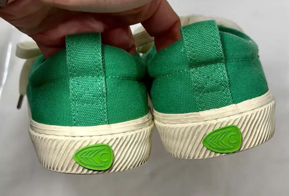 Cariuma OCA Low Green Canvas Sneakers Men's 8.5 / Women's 10